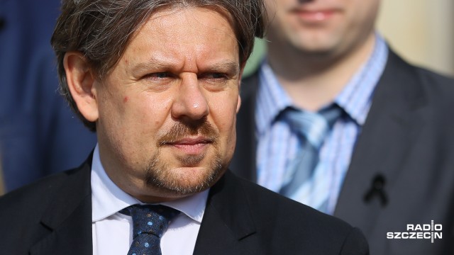 Poseł Piotr Misiło został zawieszony w prawach członka partii Nowoczesna przez jej zarząd. Poinformowała o tym na Twitterze szefowa ugrupowania Katarzyna Lubnauer. Dodała, że złożyła wniosek do partyjnego sądku koleżeńskiego o usunięcie Piotra Misiły z partii.