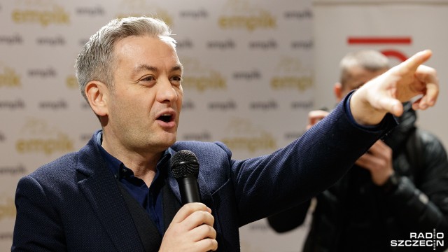 Scena polityczna nie jest zabetonowana, jest miejsce na nowe ugrupowanie - powiedział w CH Galaxy Robert Biedroń, były prezydent Słupska.