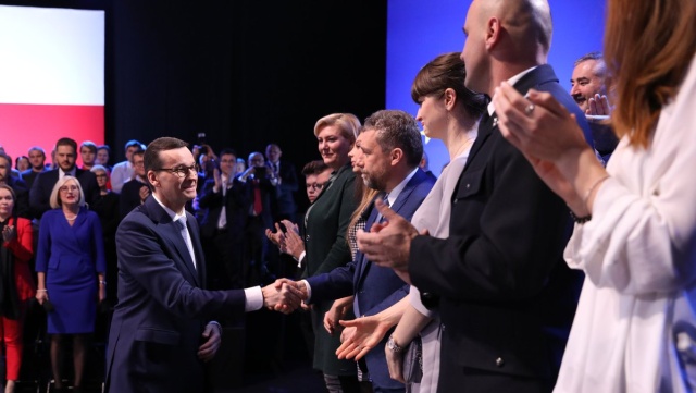 Trzy lata rządów Zjednoczonej Prawicy podsumowane. Premier Mateusz Morawiecki podkreślił, że udało się bardzo wiele osiągnąć. Dodał, że z tego wszystkiego, co zrobiliśmy możemy być dumni.