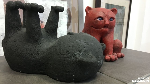 Fantastyczne stworzenia oraz inne zwierzęta z gliny i porcelany Anny Malickiej-Zamorskiej zagościły w Galerii Sztuki Współczesnej ArtGalle w Szczecinie.