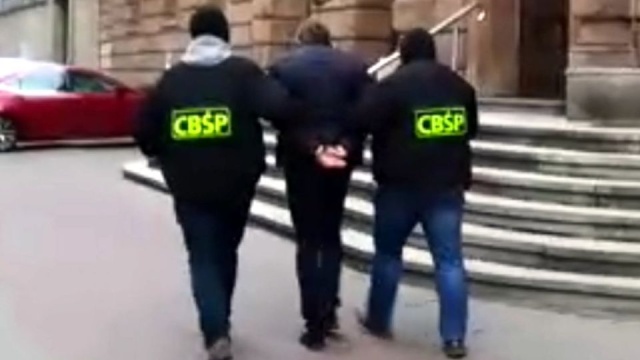 Policjanci CBŚP i poznańskiej komendy wojewódzkiej zatrzymali 22 osoby podejrzane o wyłudzenie 65 mln złotych pożyczek z funduszy Unii Europejskiej. W skoordynowanej akcji policji w kilku miastach uczestniczyło 300 funkcjonariuszy.