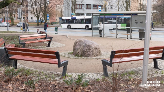 Pomnik pułkownika Ryszarda Kuklińskiego został, po raz kolejny, oblany farbą. Władzie miasta nadal nie postanowiły, kiedy skwer zostanie objęty monitoringiem.