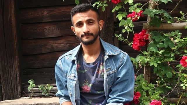 Luai Ahmed jest uchodźcą z Jemenu, gdzie razem z matką walczył o prawa człowieka. W Szwecji, jako jeden z niewielu imigrantów z Bliskiego Wschodu, publicznie krytykuje islam, szwedzką politykę imigracyjną i polityczną poprawność. Jest członkiem partii Szwedzkich Demokratów i studentem Uniwersytetu w Malm.
