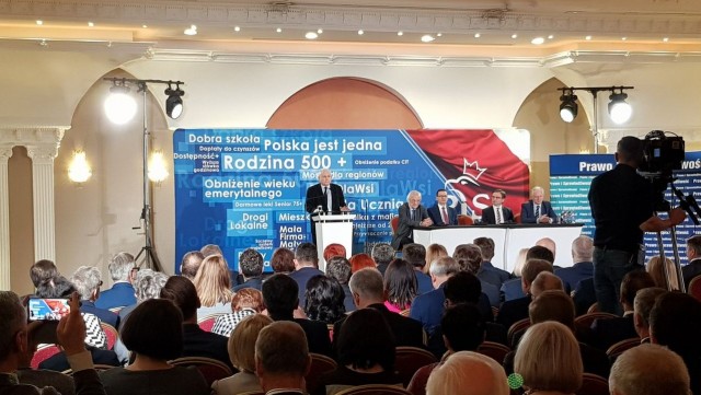 Prezes Prawa i Sprawiedliwości Jarosław Kaczyński powiedział, że być może najgroźniejszym dziś stosowanym rodzajem socjotechniki jest mówienie, że PiS i PO to takie same partie.