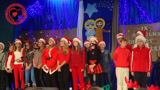 W Atenach zorganizowany zostanie w niedzielę koncert polskich kolęd i świąteczny bazar charytatywny. Impreza pod egidą Caritas odbędzie się w rzymskokatolickiej parafii, w której posługują polscy księża. Dochód z kiermaszu zostanie przeznaczony dla potrzebujących parafian.