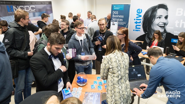 Prelekcje na temat programowania i świata IT oraz ponad 15 stoisk lokalnych firm informatycznych poszukujących praktykantów. To wszystko w ramach IT Academic Day.