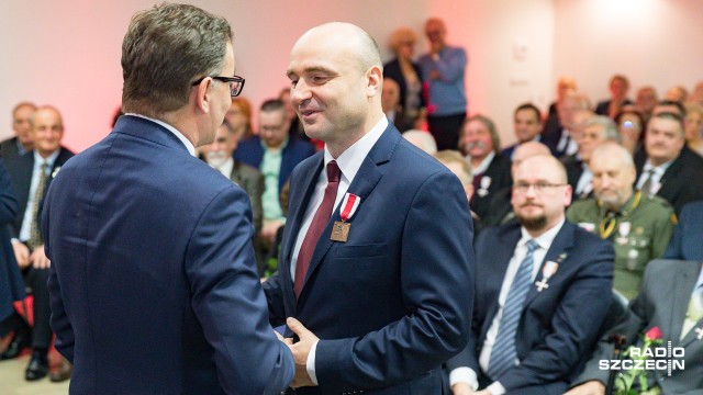Tworzyli Solidarność, byli internowani i wydawali podziemne pisma. Teraz 38 działaczy opozycji demokratycznej otrzymało nadane przez Prezydenta RP Krzyże Wolności i Solidarności. Polskie Radio Szczecin zostało wyróżnione nagrodą Świadka Historii za popularyzowanie minionych dziejów.