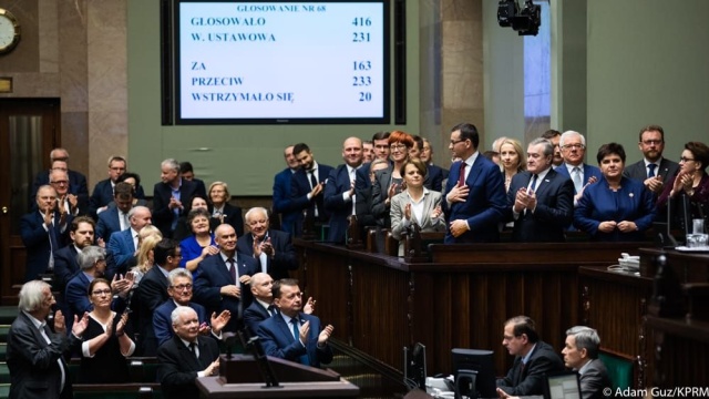 Sejm podczas piątkowych wieczornych obrad odrzucił konstruktywne wotum nieufności wobec rządu Mateusza Morawieckiego.