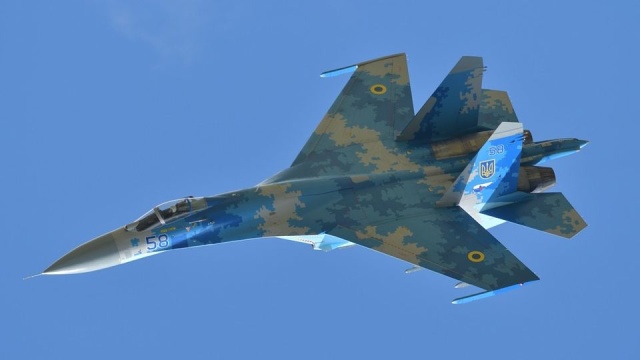 Na Ukrainie podczas próby lądowania rozbił się samolot myśliwski Su-27, nie żyje pilot - podała ukraińska armia. Dodano, że okoliczności i przyczyny tego incydentu będą badane.