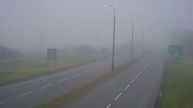 W regionie, a głownie na północnym zachodzie i nad morzem, pojawiły się bardzo gęste mgły.