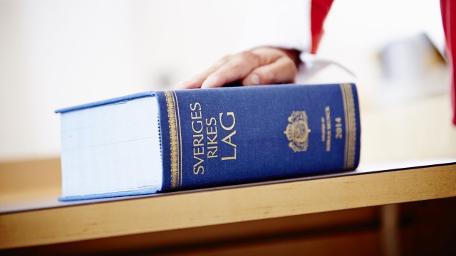 W Szwecji zapadł w środę wyrok w sprawie szajki handlującej ludźmi. Na kary więzienia od 1,5 do 5,5 lat skazano siedmiu obywateli Bułgarii, którzy w Szwecji zmuszali swoich rodaków do żebrania.