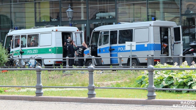 Policja federalna poszukuje czterech osób podejrzanych o przygotowywanie zamachu samobójczego na jedno z lotnisk we francusko-niemieckim obszarze przygranicznym.