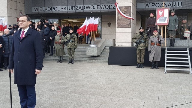 Współczesna Polska wiele zawdzięcza bohaterstwie powstańców - mówił podczas uroczystości upamiętniających 100. rocznicę wybuchu Powstania Wielkopolskiego premier Mateusz Morawiecki.