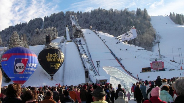 Dawid Kubacki wygrał w Garmisch-Partenkirchen kwalifikacje do wtorkowego konkursu Turnieju Czterech Skoczni.