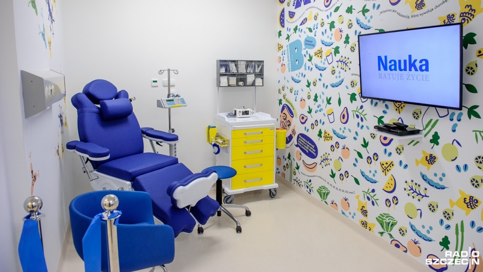 Edukacyjna sala podań leków biologicznych w szpitalu w Zdrojach. Fot. Olaf Nowicki [Radio Szczecin]