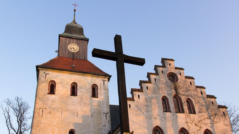 Kościół Matki Boskiej Różańcowej w Jamnie. Fot. www.wikipedia.org / Piotr Saweczko