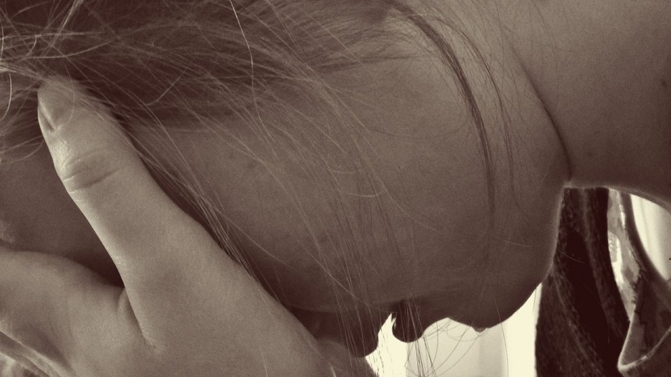 Konkurs ma być pretekstem do rozmowy z młodzieżą na ten trudny temat. Fot. pixabay.com / Counselling (CC0 domena publiczna)