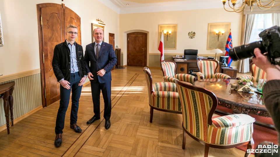 Piętnastoletni Mateusz spędzi dzień z Prezydentem Szczecina. To nagroda za zwycięstwo w konkursie "Mali, Wielcy". Fot. Weronika Łyczywek [Radio Szczecin]