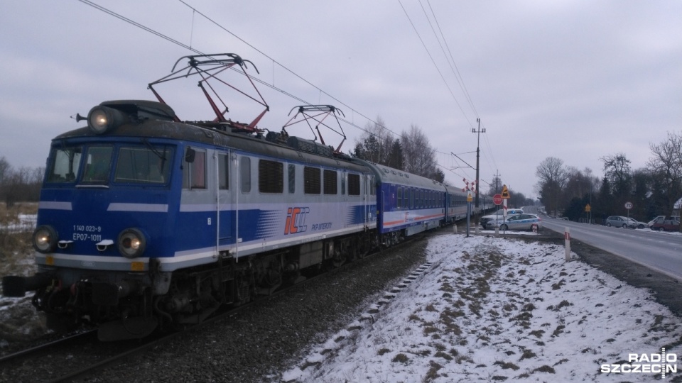Pociąg zderzył się z samochodem na przejeździe kolejowym. Fot. Adam Wójcik [Radio Szczecin]