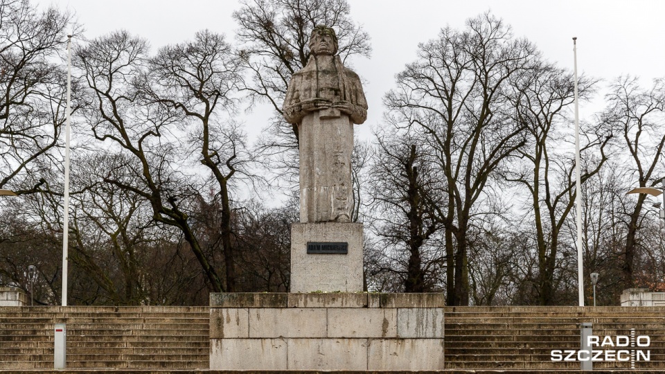 Pomnik Adama Mickiewicza w Szczecinie. Fot. Robert Stachnik [Radio Szczecin]