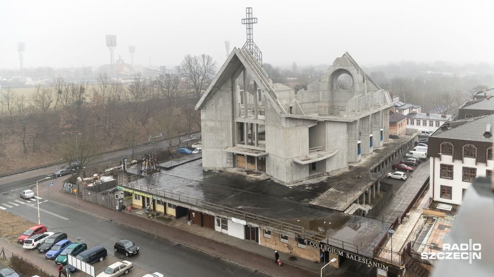 Kolejna przerwa w budowie kościoła, który powstaje od ponad 20 lat. W ubiegłym roku trwały prace w świątyni salezjanów przy ul. Witkiewicza w Szczecinie. Fot. Robert Stachnik [Radio Szczecin]