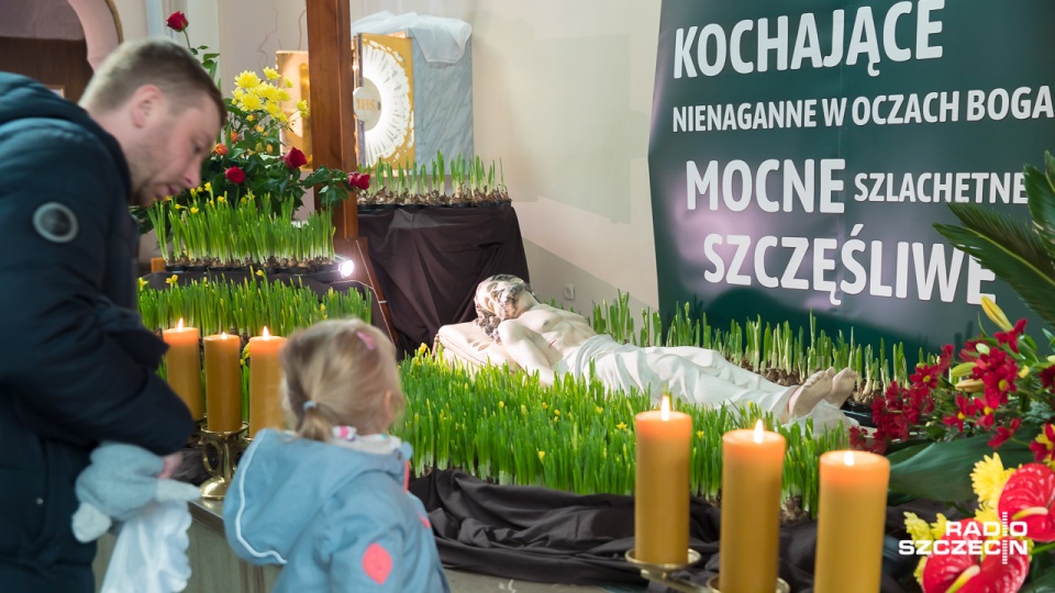 We wszystkich kościołach Szczecina powstały Groby Pańskie. Odsłonięto je w Wielki Piątek. Fot. Robert Stachnik [Radio Szczecin]