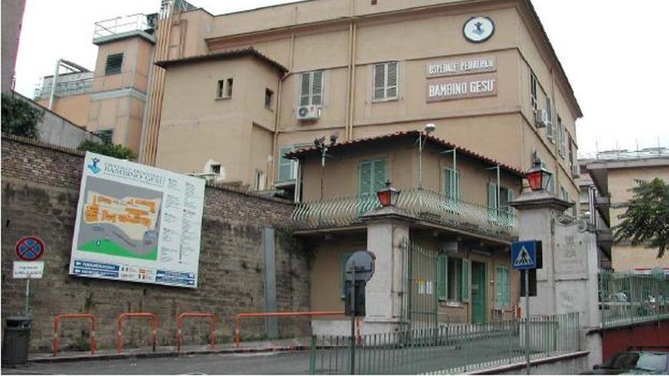 Szpital pediatryczny Dzieciątka Jezus w Rzymie. źródło: https://pl.wikipedia.org/wiki/Szpital_pediatryczny_Dzieci%C4%85tka_Jezus_w_Rzymie