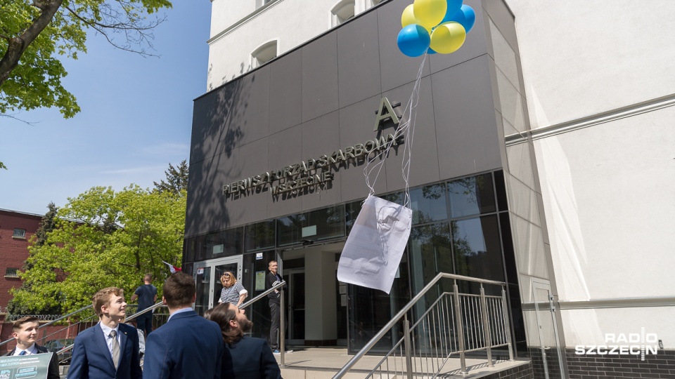 Happening partii Wolność przed Urzędem Skarbowym w Szczecinie. Fot. Robert Stachnik [Radio Szczecin]