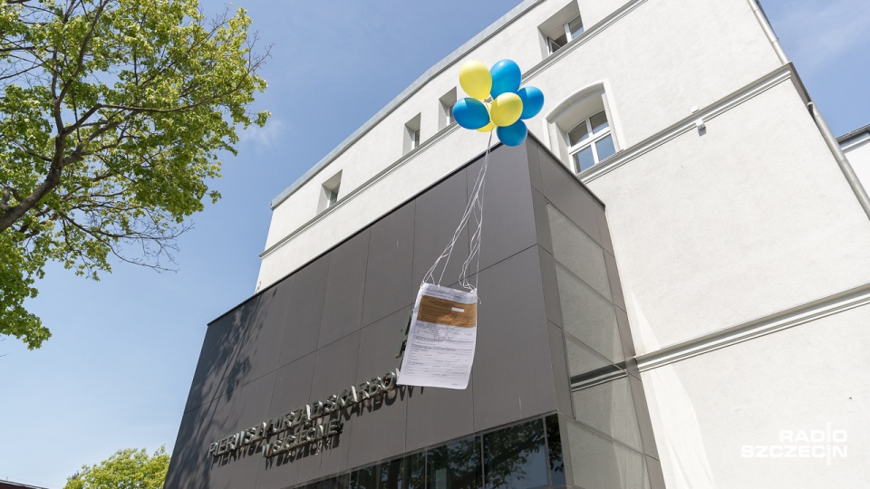 Happening partii Wolność przed Urzędem Skarbowym w Szczecinie. Fot. Robert Stachnik [Radio Szczecin]
