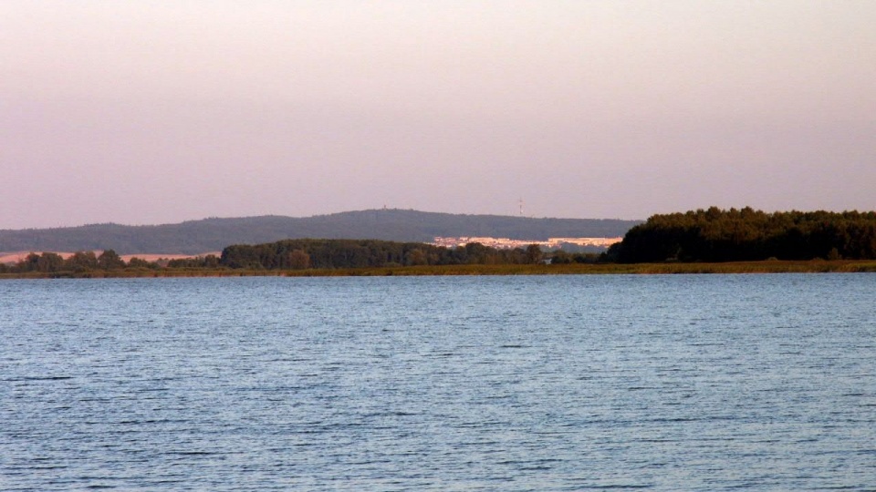 Jezioro Jamno. Fot. www.wikipedia.org / Joymaster (CC0 domena publiczna)