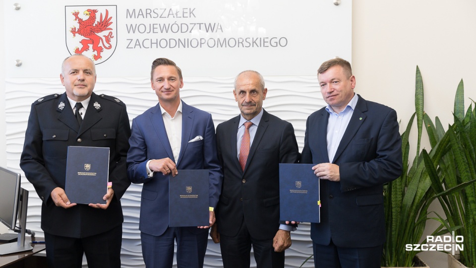 300 tysięcy złotych przekazał Zachodniopomorski Urząd Marszałkowski dla Młodzieżowych Drużyn Pożarniczych. Fot. Robert Stachnik [Radio Szczecin]