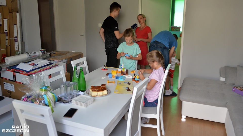 Celem programu jest wsparcie rodzin wielodzietnych, które nie mają pieniędzy na zapewnienie odpowiedniego mieszkania swoim dzieciom. Brane pod uwagę są rodziny z minimum trojgiem dzieci. Fot. Łukasz Szełemej [Radio Szczecin]