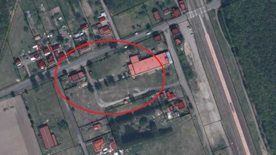 W centrum niewielkiej wsi Rokita w gminie Przybiernów, ma powstać kilkudziesięciometrowy maszt. Fot. www.google.pl/maps