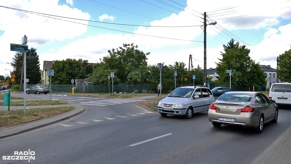 Tak wygląda spór między Radą Krzekowo-Bezrzecze a Urzędem Miasta o przebudowę ulicy Żyznej. Fot. Łukasz Szełemej [Radio Szczecin]