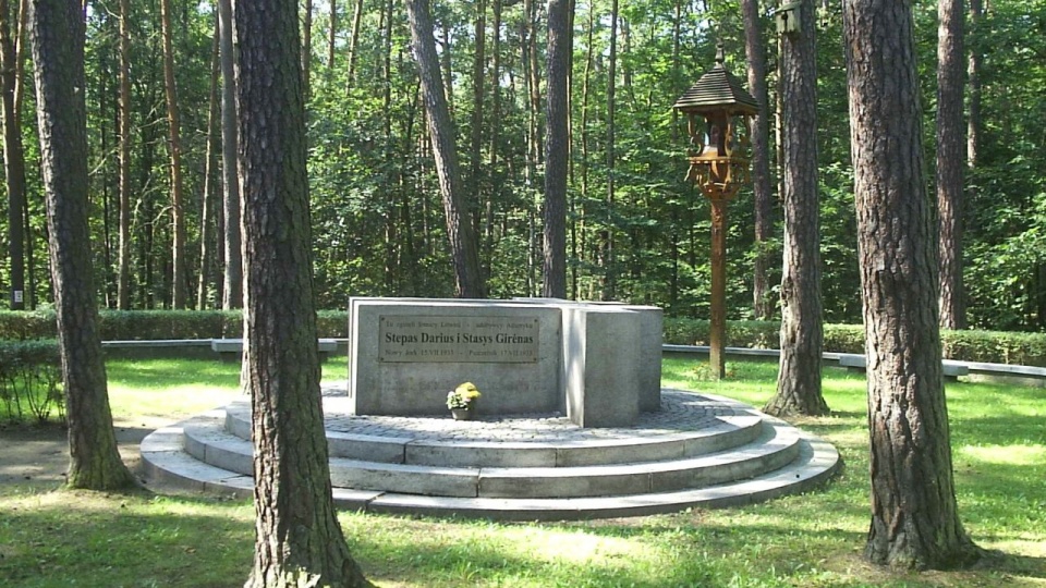 Pomnik w miejscu śmierci litewskich lotników - odsłonięty 17 lipca 1936 roku. Fot. www.wikipedia.org / Jan Jerszyński