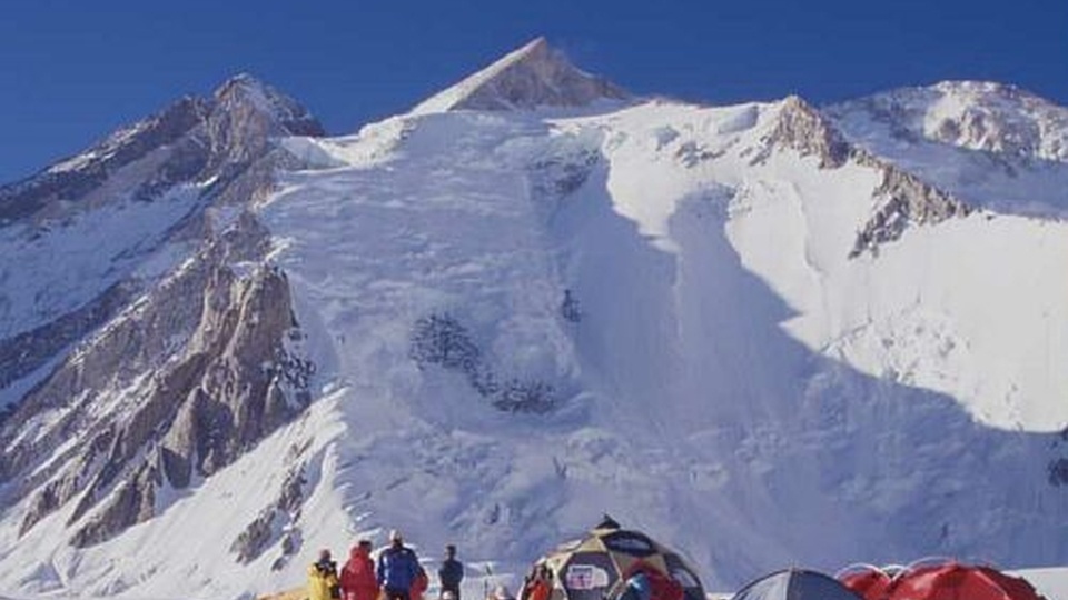 Gaszerbrum II. Widok z obozu na wysokości 5900 m n.p.m. Fot. Uwe Gille, źródło: www.pl.wikipedia.org/Uwe Gille