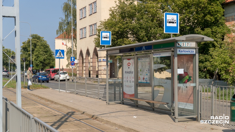 Przystanek tramwajowy na ulicy Karłowicza. Fot. Robert Stachnik [Radio Szczecin]