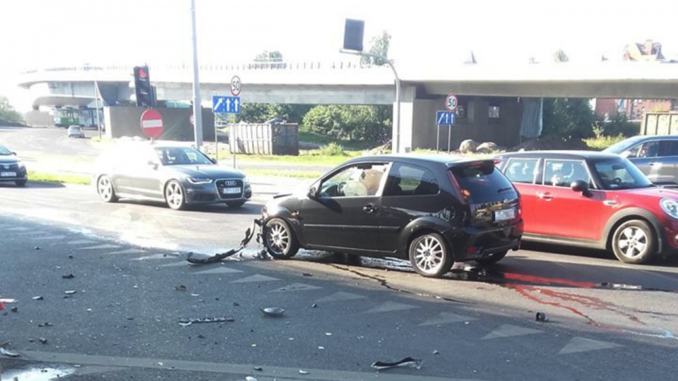 Wypadek na ulicy Gdańskiej w Szczecinie. Fot. Facebook Grupa Suszą! Szczecin / Kamil Lipiński