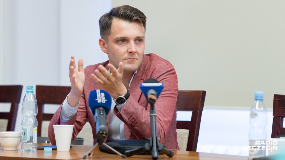 Radny Wojciech Dorżynkiewicz jest wśród 30 najbardziej zadłużonych czytelników Miejskiej Biblioteki Publicznej. Fot. Robert Stachnik [Radio Szczecin]