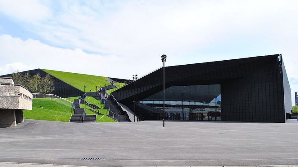 Międzynarodowe Centrum Kongresowe w Katowicach. Źródło fot. wikipedia/commons/thumb/5/50/Katowice_05.15_MCK_3.JPG