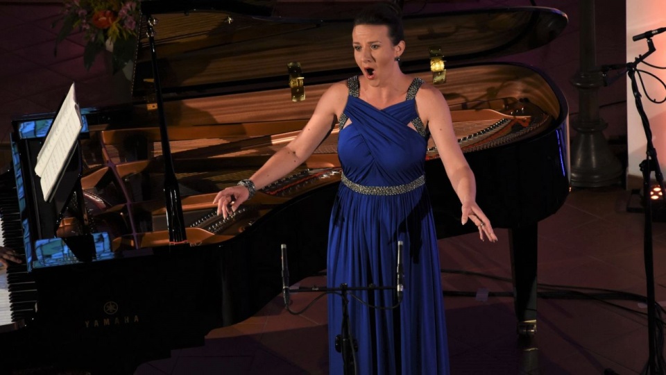 Kinga Borowska - mezzosopranistka na XIV Międzynarodowym Festiwalu Sacrum Non Profanum w Trzęsaczu. Fot. Jan Olczak