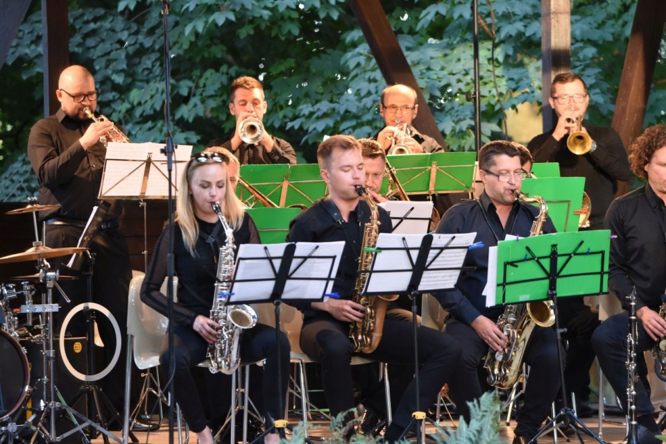 Szczecin Philharmonic Big Band zagrał na XIV Międzynarodowym Festiwalu Sacrum Non Profanum w Trzęsaczu. Fot. Jan Olczak