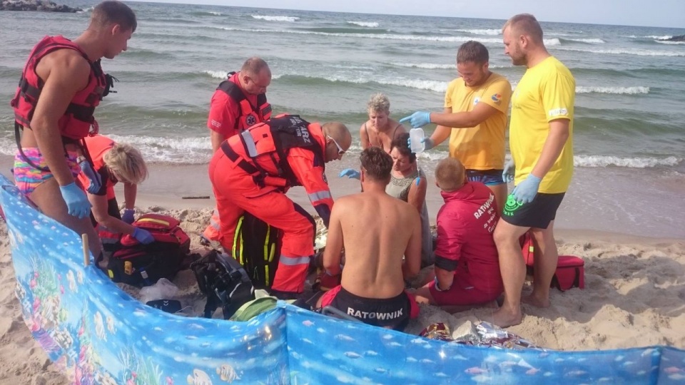 Ratownikom w Jarosławcu udało się uratować życie mężczyzny, który był pod wodą ponad trzy minuty. Fot. Zachodniopomorskie WOPR