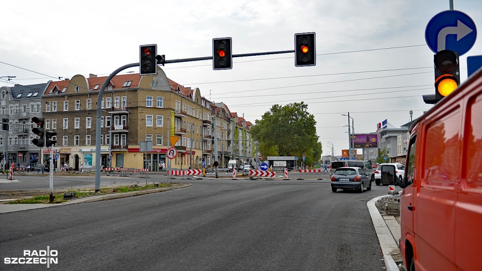 Modernizacja skrzyżowania przy szczecińskim Turzynie jest elementem gruntownej przebudowy całej ulicy 26 Kwietnia. Fot. Łukasz Szełemej [Radio Szczecin]