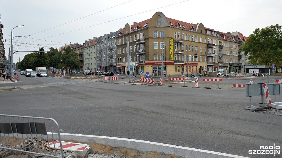 Modernizacja skrzyżowania przy szczecińskim Turzynie jest elementem gruntownej przebudowy całej ulicy 26 Kwietnia. Fot. Łukasz Szełemej [Radio Szczecin]
