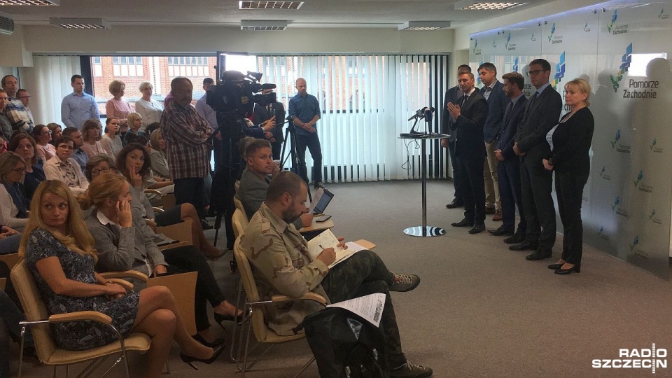 Marszałek województwa zachodniopomorskiego Olgierd Geblewicz odpowiada, że opóźnienia dotyczą większości regionów w Polsce, a także innych krajów Unii, a wynikają z dłuższych negocjacji. Fot. Radosław Jaczmiński [Radio Szczecin]