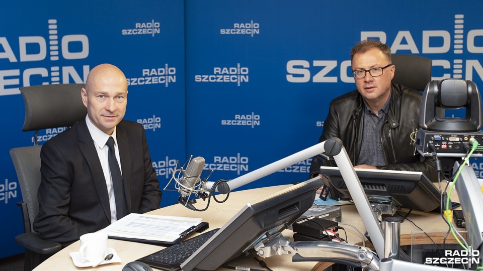 Rafał Zając i Przemysław Szymańczyk w "Rozmowie pod krawatem". Fot. Kamila Kozioł [Radio Szczecin]