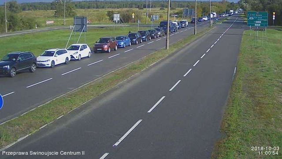 Promy kursują bez większych przeszkód, ale trzeba na nie czekać nawet ponad godzinę. Fot. przeprawa.swi.pl