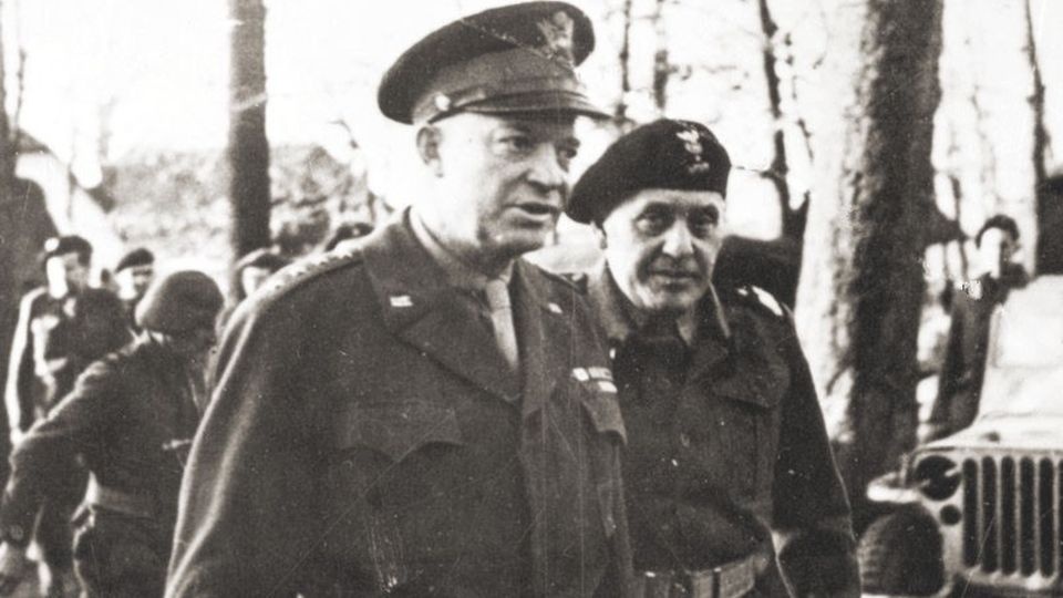 Gen. Dwight Eisenhower wizytuje oddziały 1 Dywizji Pancernej, gen. Stanisław Maczek po prawej, Holandia 1944. źródło: https://pl.wikipedia.org/wiki/Stanis%C5%82aw_Maczek#/media/File:Gen._Eisenhower_i_gen._Maczek.jpg