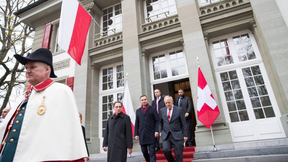 Na zdjęciu: wizyta prezydenta Dudy w Szwajcarii w 2016 r. źródło: https://www.facebook.com/prezydentpl/